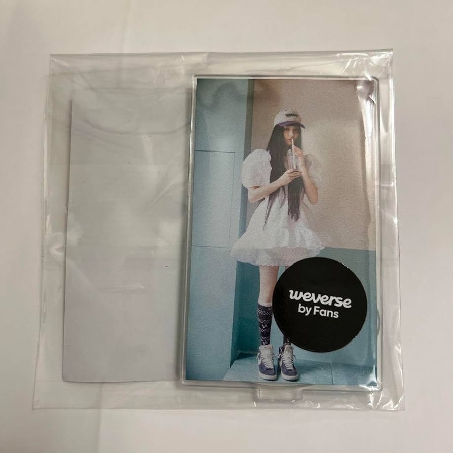 アイリット　イロハ Amazon.co.jp: illit アイリット イロハ アクスタ アクリル